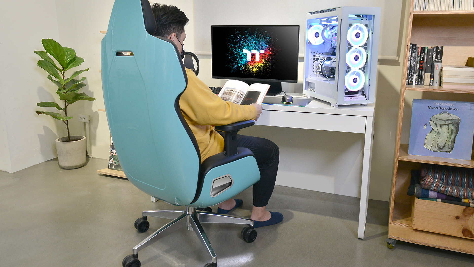 Galax GGC-001 : un fauteuil Gaming avec plein, mais plein de RGB